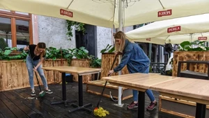 Restauratorzy na lubelskim Starym Mieście przygotowują ogródki do otwarcia 