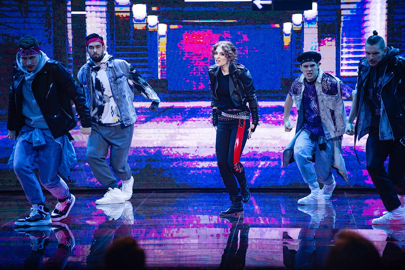 Anna Matysiak zatańczyła choreografię z teledysku "Bad" z 1987 roku. Utwór trafił na pierwsze miejsce listy "Billboard" we wrześniu 1987 roku. 