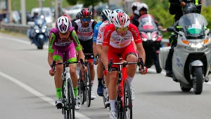 Victor Lafay (z prawej) w trakcie ósmego etapu wyścigu