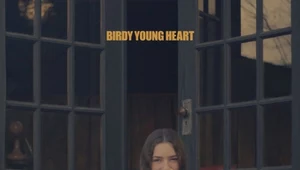 Birdy na okładce płyty "Young Heart"