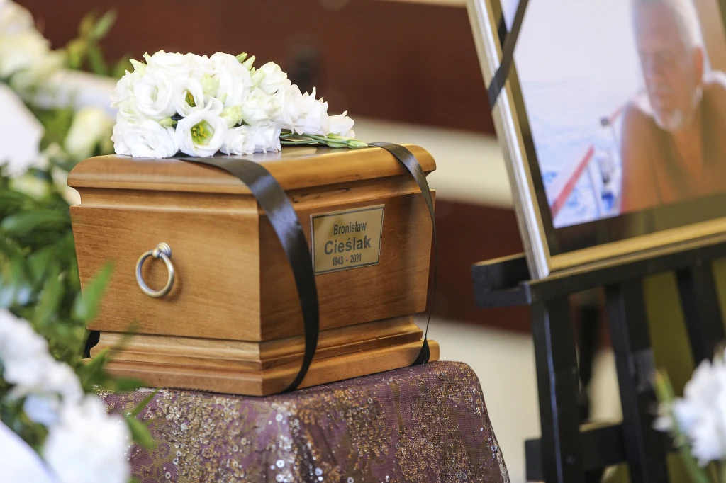 Urna z prochami Bronisława Cieślaka Urna z prochami Bronisława Cieślaka