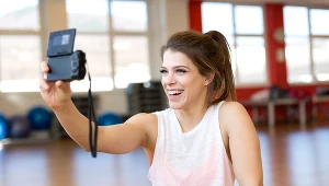 Twitch.tv: Streamerka okradziona podczas transmisji na żywo z Neapolu. Straciła telefon komórkowy