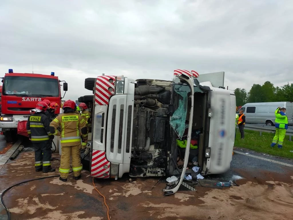 Autostrada A4 zablokowana w kierunku Krakowa po zderzeniu ciężarówek Autostrada A4 zablokowana w kierunku Krakowa po zderzeniu ciężarówek