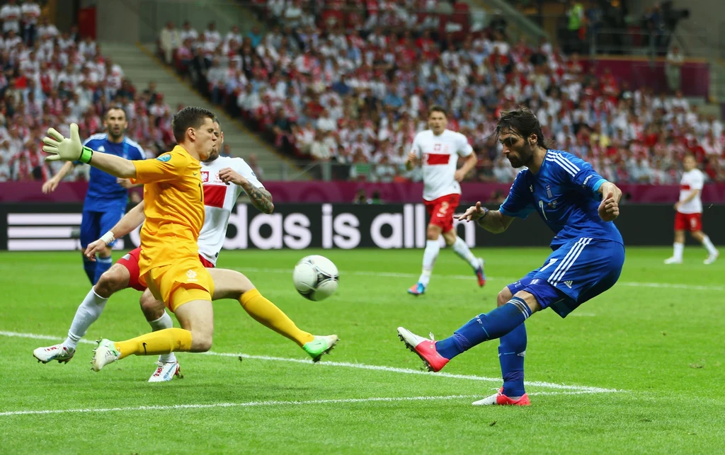 Wojciech Szczęsny - 3 turnieje, 4 mecze, w sumie 339 minut gry. Jeden z zaledwie trzech piłkarzy w kadrze Paulo Sousy, obok Roberta Lewandowskiego i Macieja Rybusa (Kamil Grosicki byłby czwarty) który wystąpił na mistrzostwach Europy w Polsce (udział ten skończył czerwoną kartką w meczu otwarcia z Grecją). Również udział w Euro 2016 skończył już po pierwszym meczu, przede wszystkim z powodu kontuzji. Na turniejowy dorobek Wojciecha Szczęsnego składają się: Euro 2012 (1 mecz, 69 minut); Euro 2016 (1 mecz, 90 minut); mundial 2018 - (2 mecze, w sumie 180 minut) Wojciech Szczęsny - 3 turnieje, 4 mecze, w sumie 339 minut gry. Jeden z zaledwie trzech piłkarzy w kadrze Paulo Sousy, obok Roberta Lewandowskiego i Macieja Rybusa (Kamil Grosicki byłby czwarty) który wystąpił na mistrzostwach Europy w Polsce (udział ten skończył czerwoną kartką w meczu otwarcia z Grecją). Również udział w Euro 2016 skończył już po pierwszym meczu, przede wszystkim z powodu kontuzji. Na turniejowy dorobek Wojciecha Szczęsnego składają się: Euro 2012 (1 mecz, 69 minut); Euro 2016 (1 mecz, 90 minut); mundial 2018 - (2 mecze, w sumie 180 minut)