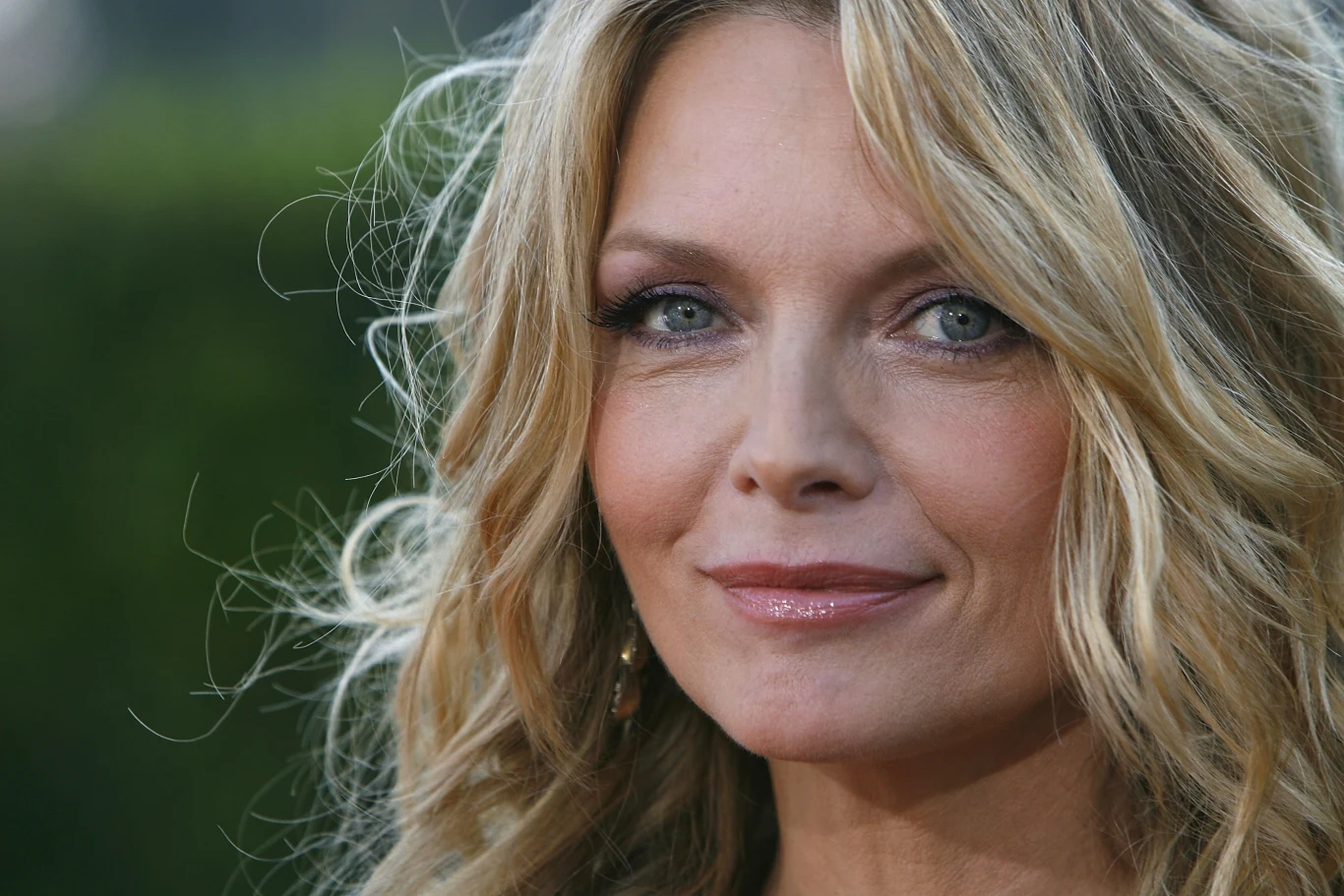 W 2002 roku Michelle Pfeiffer zniknęła z ekranów na pięć lat. "Chciałam być dla rodziny. A przez długi czas było na odwrót. Czułam, że to oni, moje dzieci i mąż, są dla mnie. Mogłam liczyć na ich wsparcie, ale nie byłam w stanie zagwarantować im tego samego. To źle świadczyło o mnie jako żonie i matce" - powiedziała po powrocie do aktorstwa.