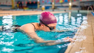 Pływanie w basenie to bardzo dobra forma rehabilitacji rekonwalescentów