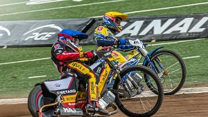 Maciej Janowski w walce z Bartoszem Zmarzlikiem