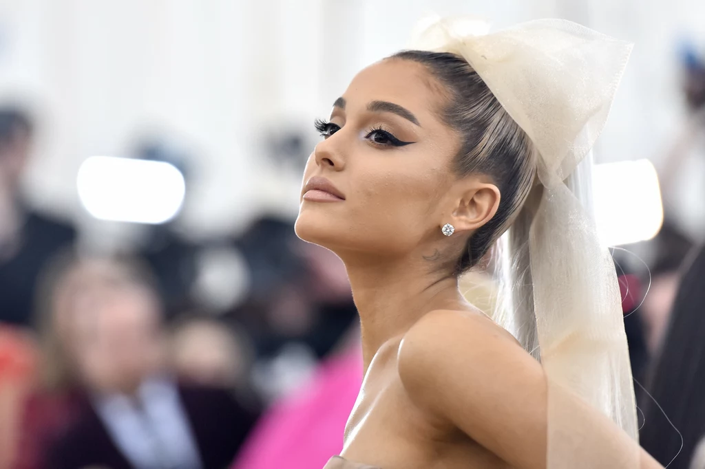 Ariana Grande na czerwonym dywanie w 2018 roku 