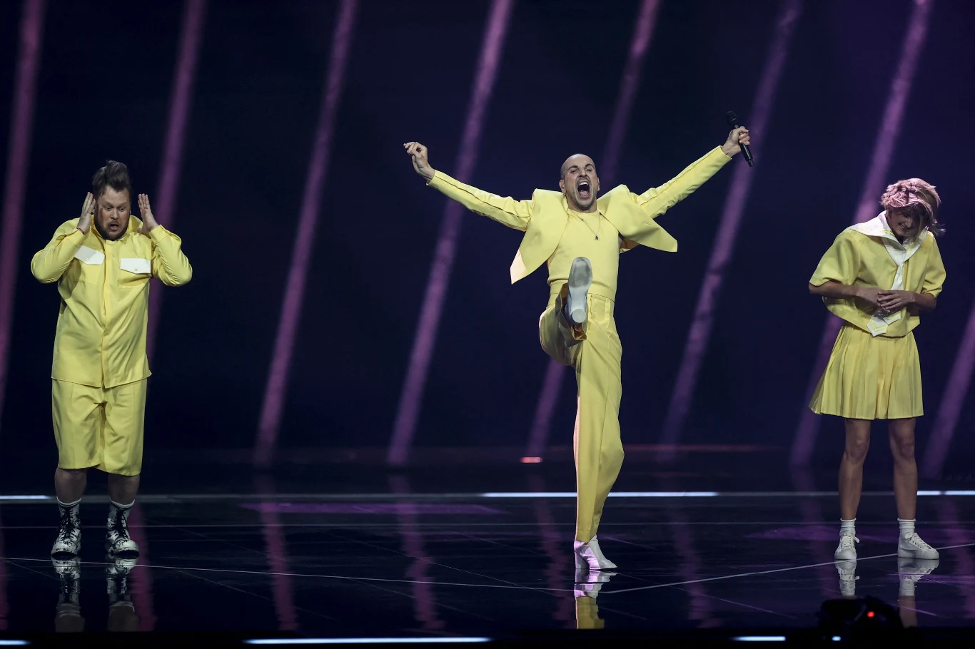 Pierwszy półfinał rozpoczęli reprezentanci Litwy z utworem "Discoteque".