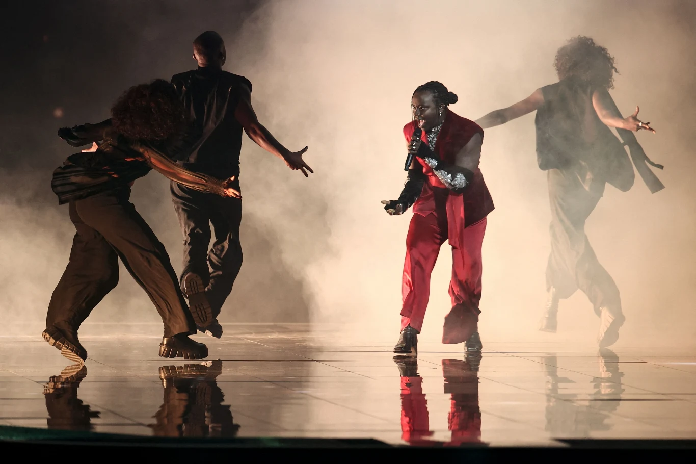 Tusse i piosenka "Voices" to propozycja Szwecji.