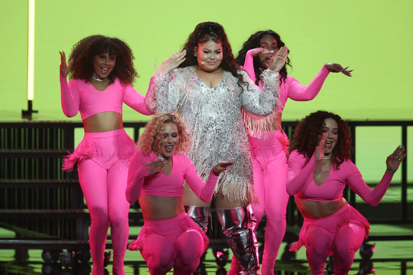 Ostatni konkursowy występ tego półfinału to kolejny faworyt - reprezentantka Malty Destiny i piosenka "Je Me Casse".