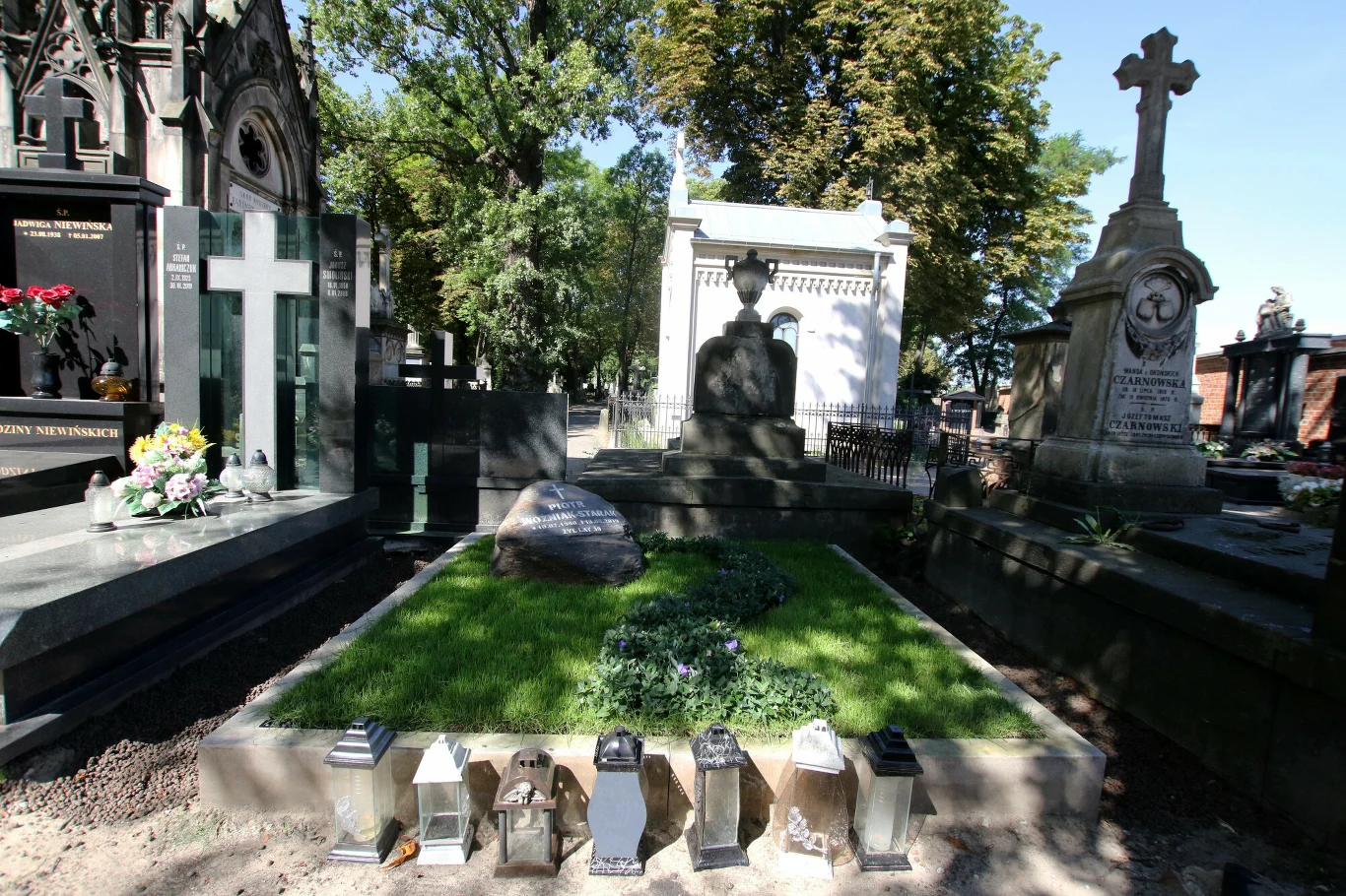 Rozpoczął się remont grobu Piotra Woźniaka-Staraka