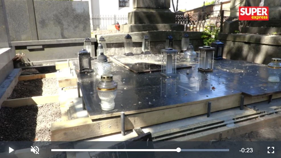 O mogile Woźniaka-Staraka pisze "Super Express" O mogile Woźniaka-Staraka pisze "Super Express"