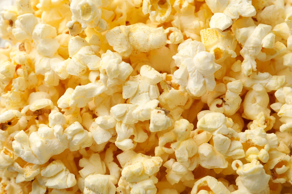 Co może stać się z naszym ciałem, jeśli codziennie będziemy zajadali się popcornem? 