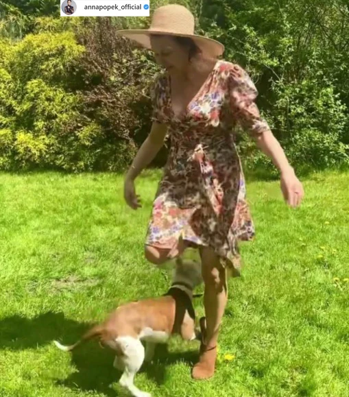 Anna Popek w ogrodzie/ zdjęcie pochodzi z relacji https://www.instagram.com/annapopek_official/?hl=pl Anna Popek w ogrodzie/ zdjęcie pochodzi z relacji https://www.instagram.com/annapopek_official/?hl=pl