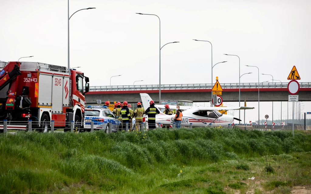 Pilot wylądował na autostradzie A1 po kłopotach z silnikiem