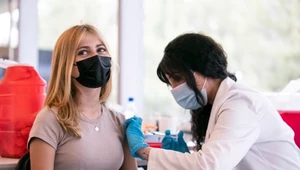 Pfizer zaleca podanie drugiej dawki preparatu po upływie trzech tygodni od pierwszej dawki