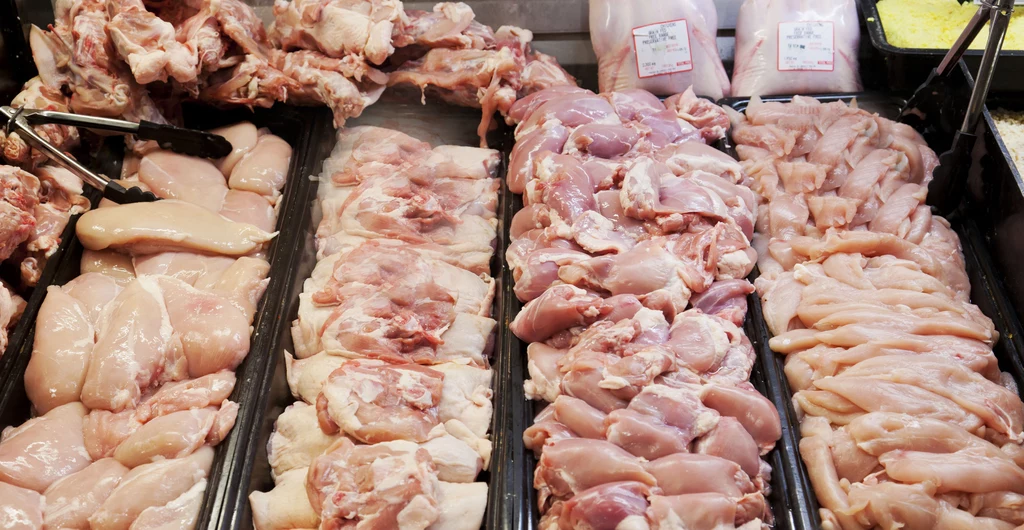 Mięso z białymi prążkami nie jest szkodliwe dla zdrowia, ale ma mniej wartości odżywczych i jest bardziej tłuste