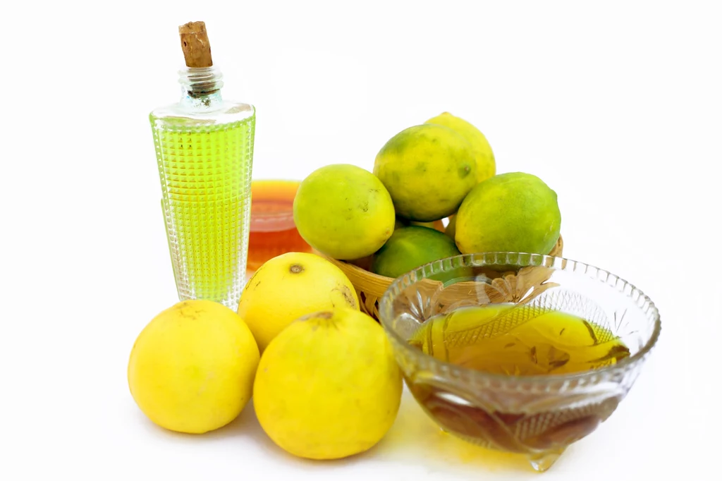 Maseczki warto przygotować na bazie soku z cytryny i oliwy