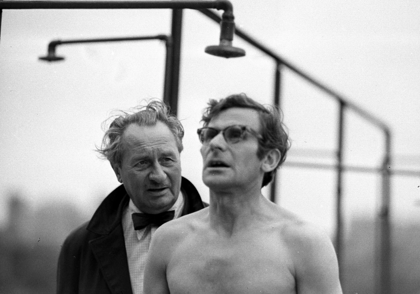 Osią akcji filmu były perypetie przeciętnego mężczyzny, pantoflarza z natury, który na kilka dni zostaje słomianym wdowcem i - zazdroszcząc kolegom ich podbojów erotycznych - postanawia spróbować romansu z jakąś atrakcyjną kobietą. 