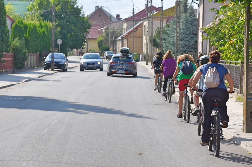 Przy wyprzedzeniu rowerzystów należy zachować metr odstępu i to się nie zmieni