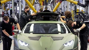 Lamborghini chce "oddać hołd silnikom benzynowym"