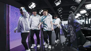 DWG KIA to mistrzowie świata z 2020 roku. Od tego czasu zespół wymienił tylko toplanera.