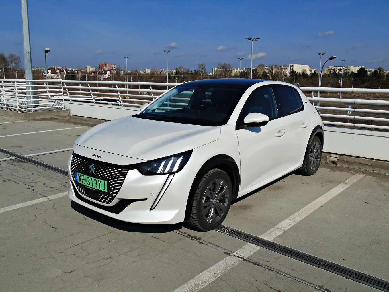 Peugeot e-208, Opel Corsa-e i Opel Mokka-e to auto dostępne w programie Electric As You Go Peugeot e-208, Opel Corsa-e i Opel Mokka-e to auto dostępne w programie Electric As You Go