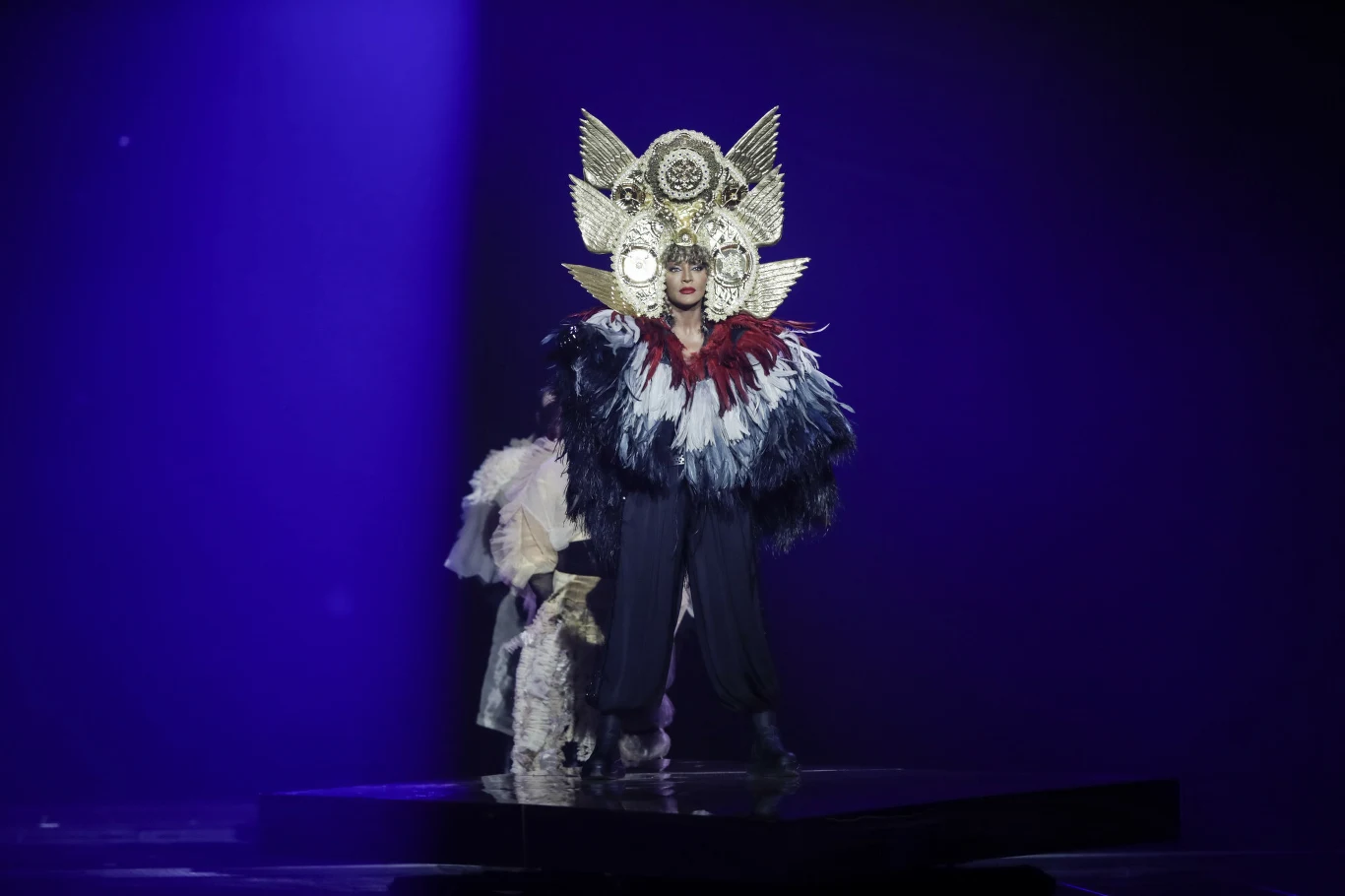 Sceniczną niespodzianką Senhit było oryginalne nakrycie głowy, które towarzyszyło jej na początku występu, przypominające koronę. "Zrobię wszystko, co w mojej mocy. Przede wszystkim dlatego, że San Marino na to zasługuje. My naprawdę pracowaliśmy ciężko przez ostatni rok. Zrobiliśmy 'Freaky Trip to Rotterdam' i inne eurowizyjne projekty, więc myślę, że zasłużyłam na finał. Naprawdę postaram się wprowadzić San Marino do finału. A potem będę walczyć o to, by San Marino było jak najwyżej" - mówiła serwisowi eurowizja.org.