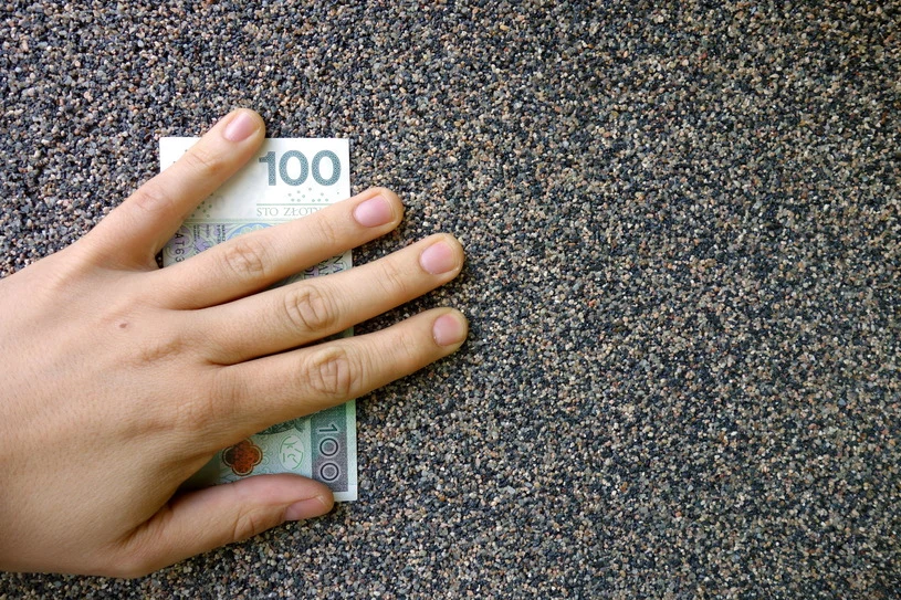 Urzędnik skarbowy odpowie za przyjęcie łapówki. Zdj. ilustracyjne