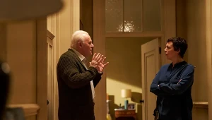 Anthony Hopkins i Olivia Colman w scenie z filmu "Ojciec"