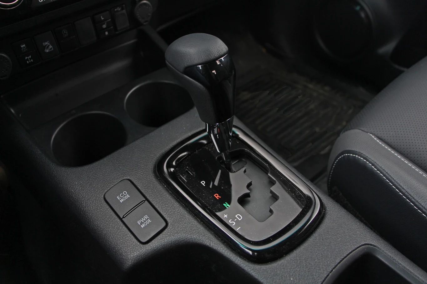 Toyota Hilux 2.8 D-4D Invincible
