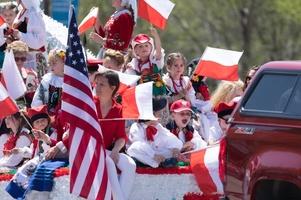 Wracają połączenia LOT z Krakowa do Chicago. Nz. parada polska w tym mieście