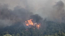 Wg służb strażackich warunki pogodowe silnie utrudniały skuteczną akcję gaśniczą. Sytuacja, ich zdaniem, była kryzysowa, ale w piątek się poprawiła.