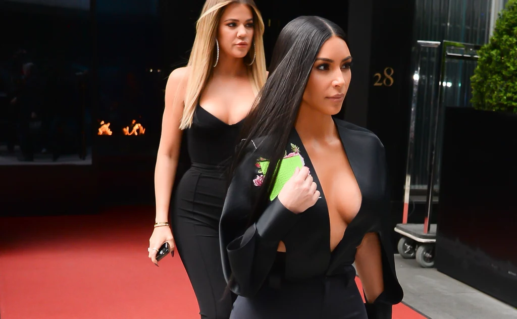 Khloe i Kim Kardashian bardzo się zmieniły na przestrzeni lat 