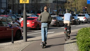 Hulajnogi mogą już legalnie jeździć po drogach dla rowerów