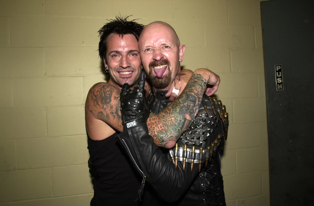 Rob Halford z Tommym Lee z Motley Crue, 2001