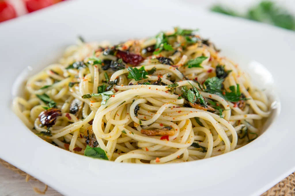 Spaghetti aglio e olio to jedno z najprostszych dań kuchni włoskiej