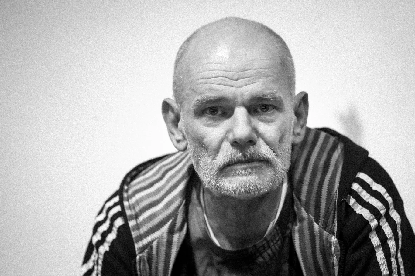 Mistrz Yoda polskiego rocka, lokomotywa rodzimego undergroundu, niepowtarzalna postać polskiej kultury - takimi słowami Roberta Brylewskiego określił dziennikarz Rafał Księżyk, który wspólnie z muzykiem pracował nad jego autobiografią, a w zasadzie wywiadem rzeką "Kryzys w Babilonie".