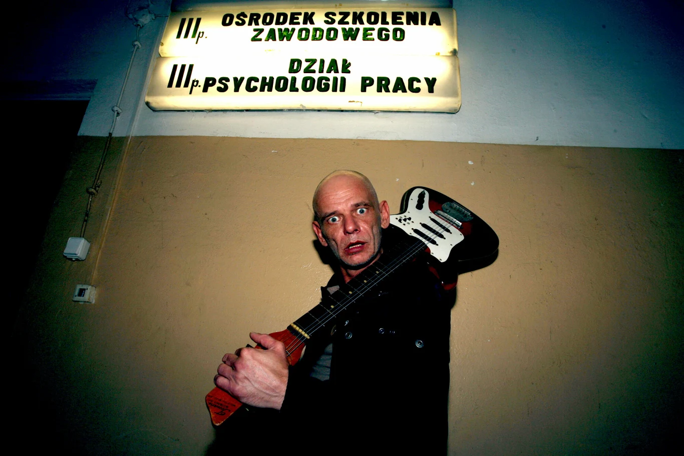 W tym samym roku Brygada Kryzys zakończyła działalność, a Brylewski powołał do życia swój kolejny projekt - Izrael, który był pierwszym polskim zespołem grającym reggae. Grupa nagrała osiem płyt, w tym "Biada, biada, biada", "Nabij faję" i "Duchowa rewolucja". W latach 1985-1993 Robert Brylewski grał również w rockowym zespole Armia, z którym wydał cztery albumy: "Armia", "Legenda", "Czas i byt", a także koncertowy "Exodus". Szczególnie płyta "Legenda" (z takimi utworami, jak "Niezwyciężony", "Opowieść zimowa" i "Trzy bajki") cieszy się kultowym statusem.