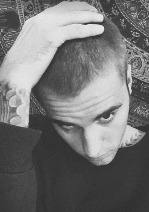 https://www.instagram.com/justinbieber/