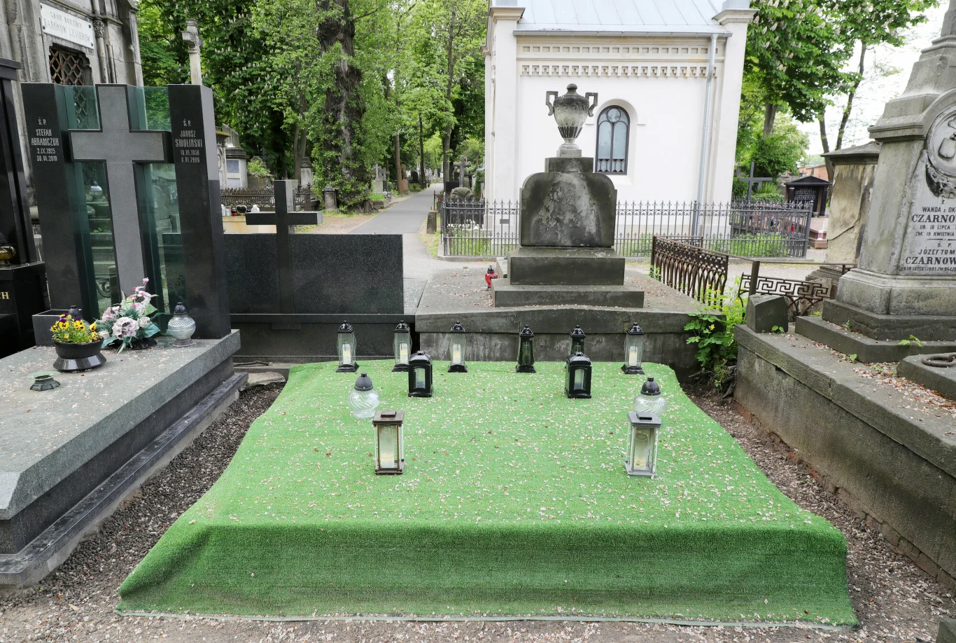 Grób Piotra Woźniaka-Staraka na Powązkach 