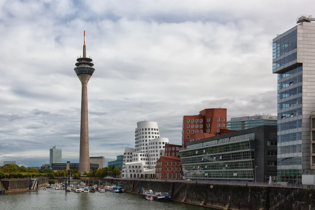 PKB Niemiec spada, oszczędności obywateli rosną. Nz. Duesseldorf PKB Niemiec spada, oszczędności obywateli rosną. Nz. Duesseldorf