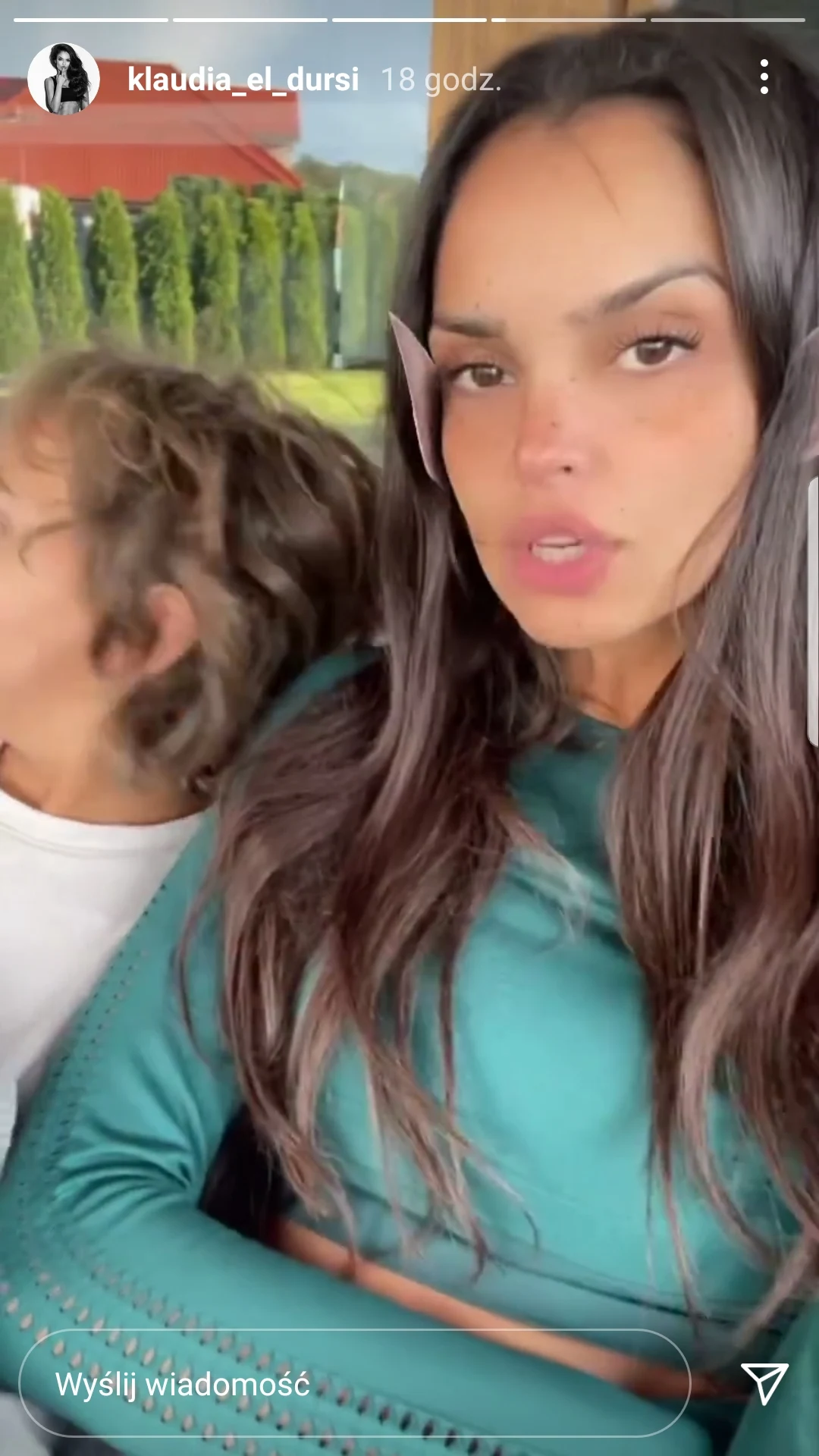 Klaudia El Dursi podczas rozmowy z synem