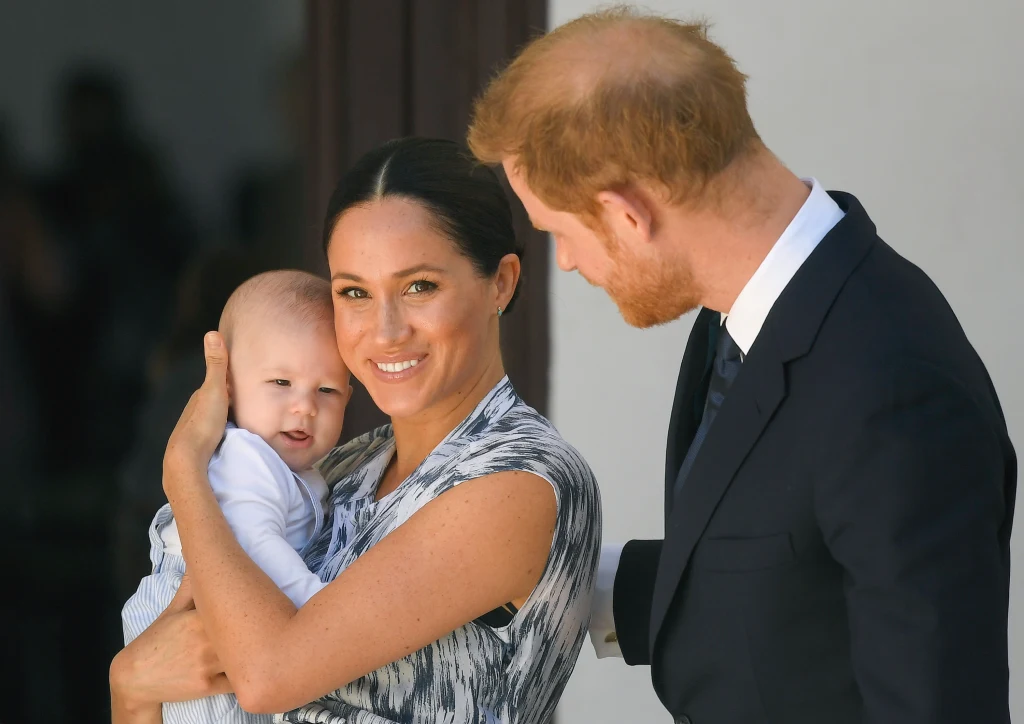 Meghan Markle i książę Harry z synkiem Archiem