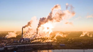 Narzucany nam z zewnątrz nakaz walki o nisko(zero)emisyjność przynosi horrendalne koszty - spadek konkurencyjności, drogą energię, bezrobocie, dezindustrializację. 
