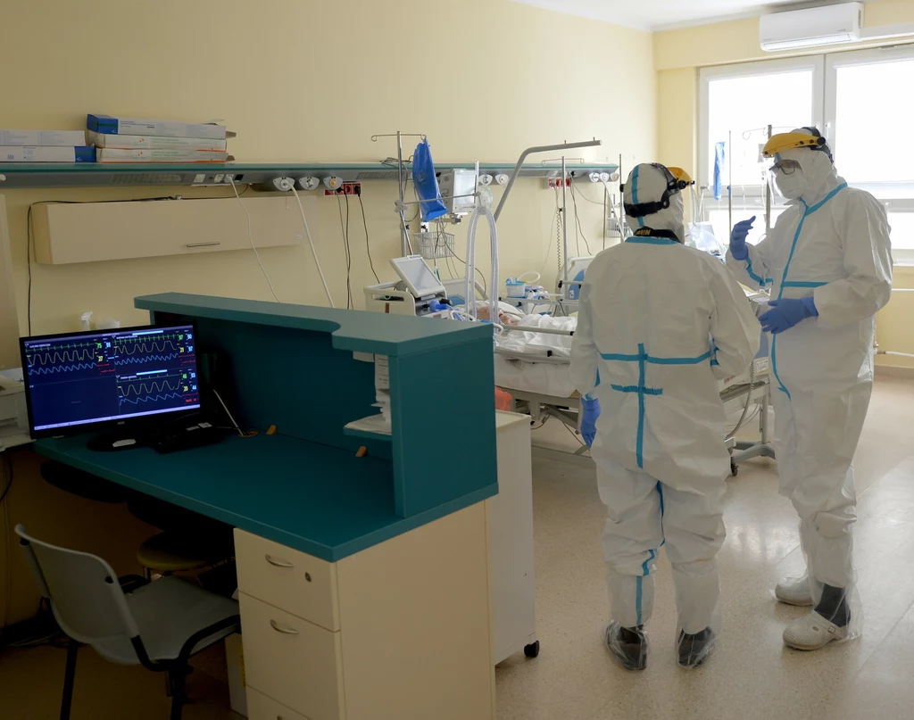 Ministerstwo podało dane o zajętych łóżkach i respiratorach Ministerstwo podało dane o zajętych łóżkach i respiratorach
