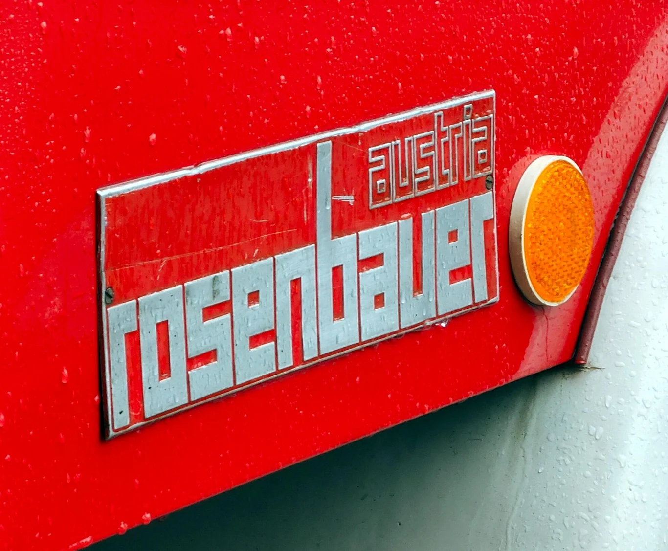 Zabudowę specjalistyczną w tym przypadku wykonała austriacka firma Rosenbauer, Zabudowę specjalistyczną w tym przypadku wykonała austriacka firma Rosenbauer,