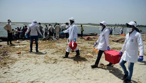 Ganges w cieniu koronawirusa: Masowe krematoria zagrażają mieszkańcom 