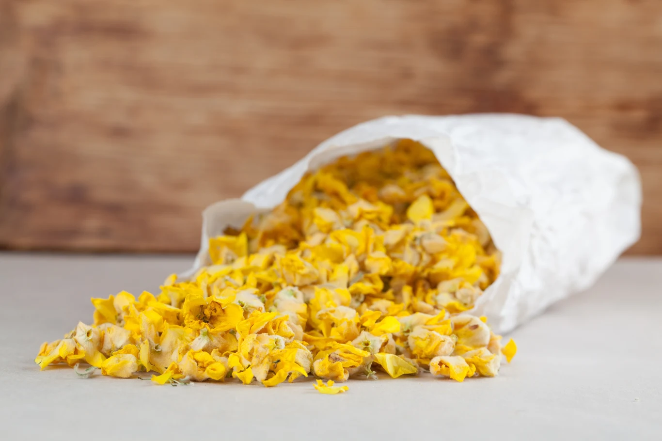 Do przygotowania syropu z dziewanny potrzebne są świeże bądź ususzone kwiaty tej rośliny. Do przygotowania syropu z dziewanny potrzebne są świeże bądź ususzone kwiaty tej rośliny.